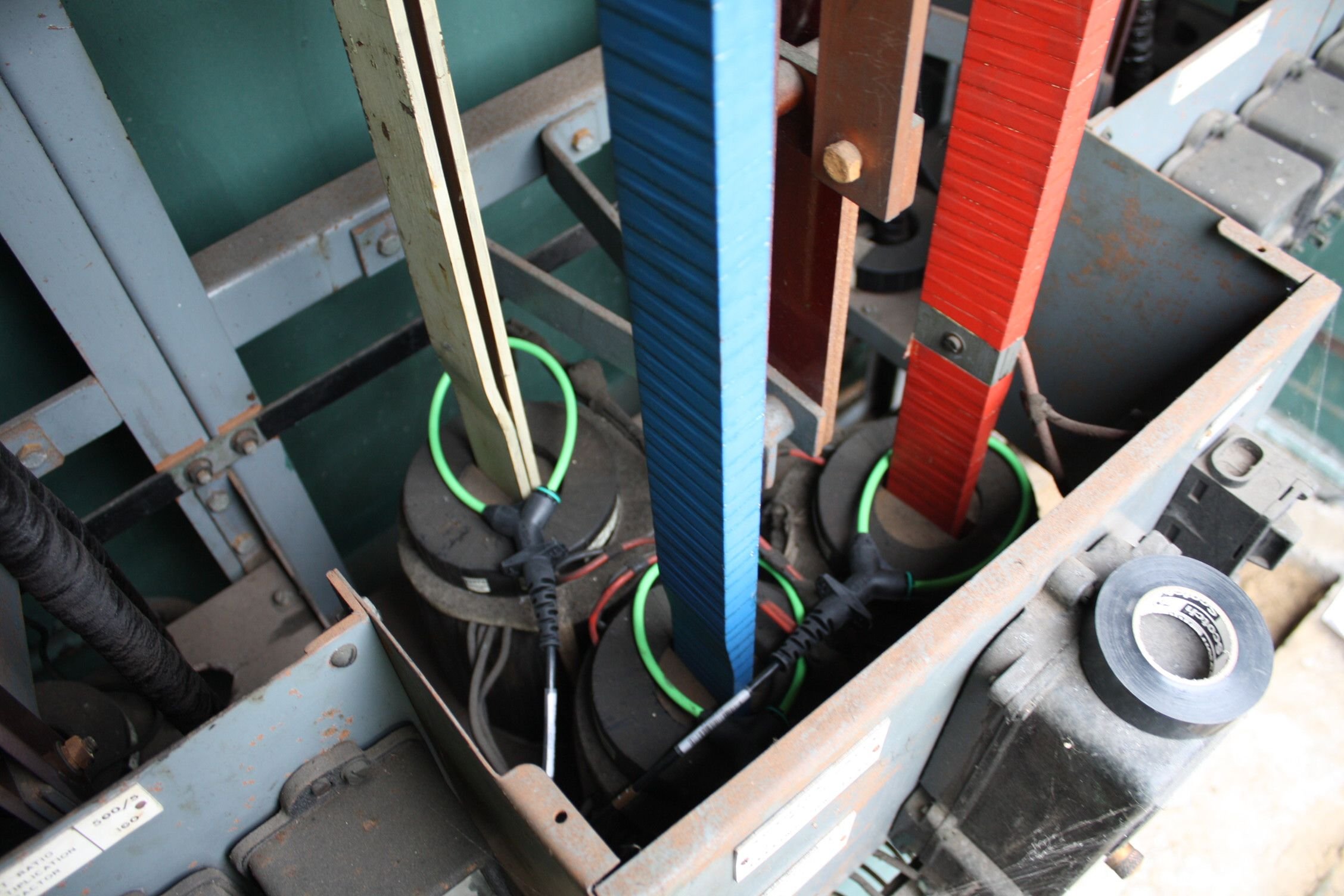 钳流表怎么测漏电电流